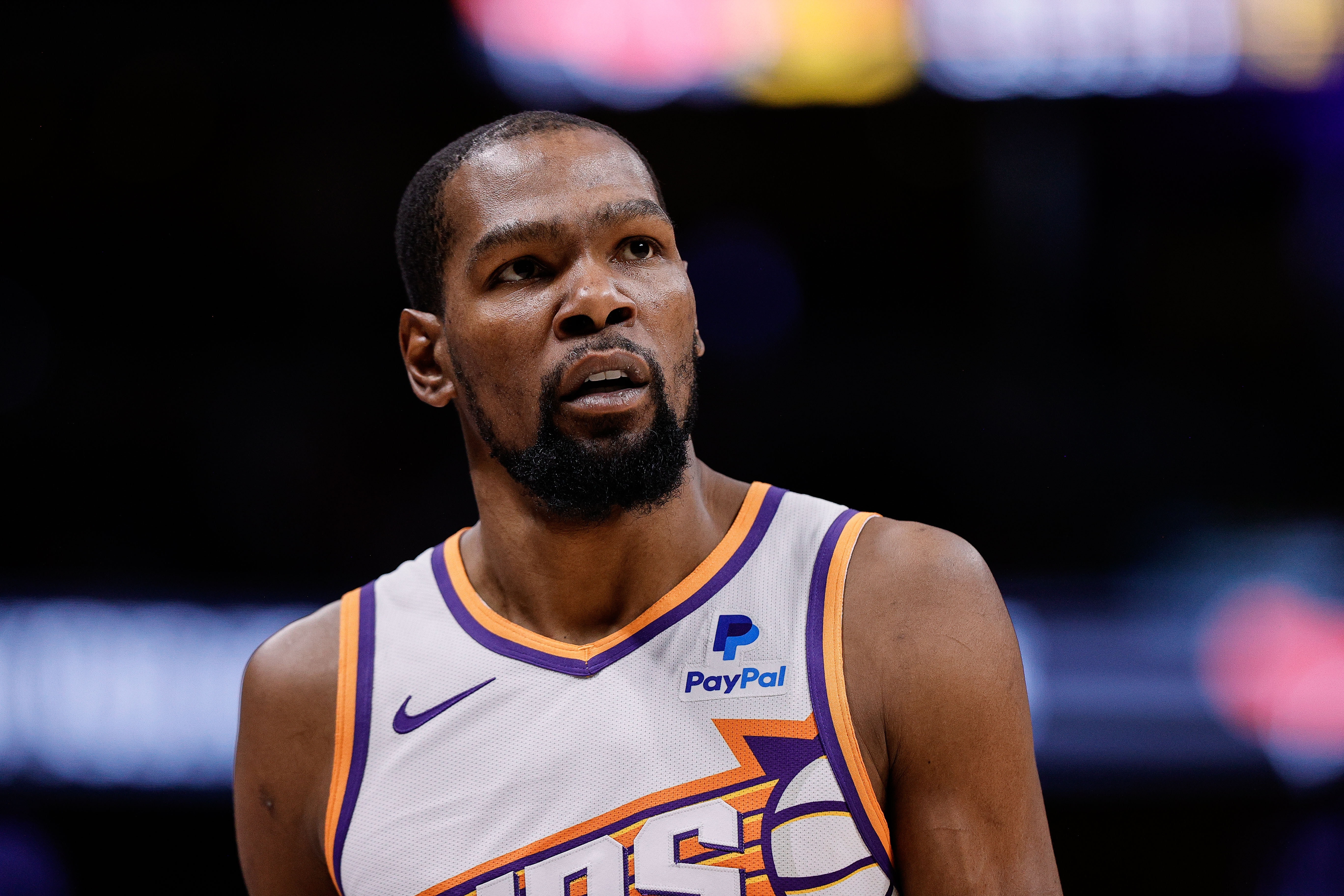 KD：生涯这个阶段在场外有很多事 但我仍最关注篮球 下赛季会回归